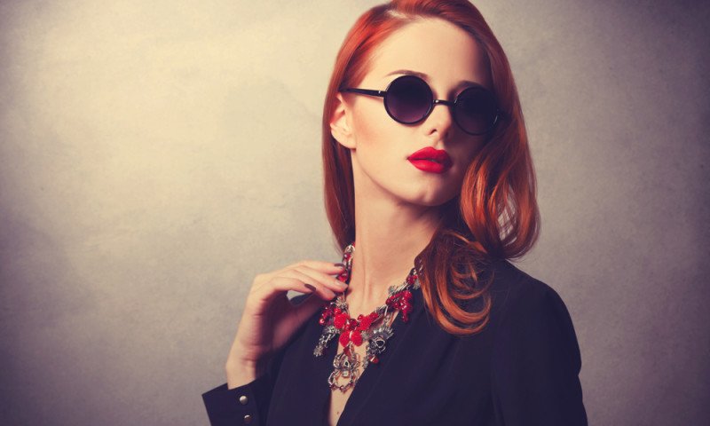 A style redhead women